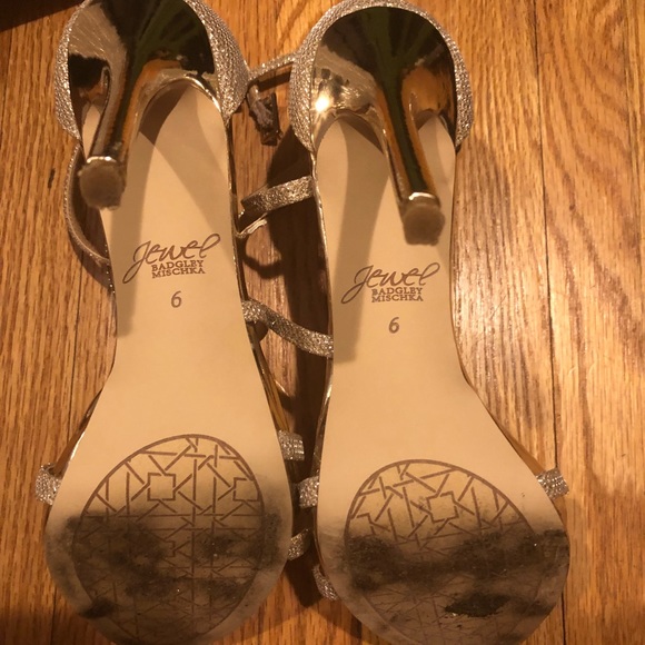 Badgley mischka gold shoes worn one night - Picture 3 of 4